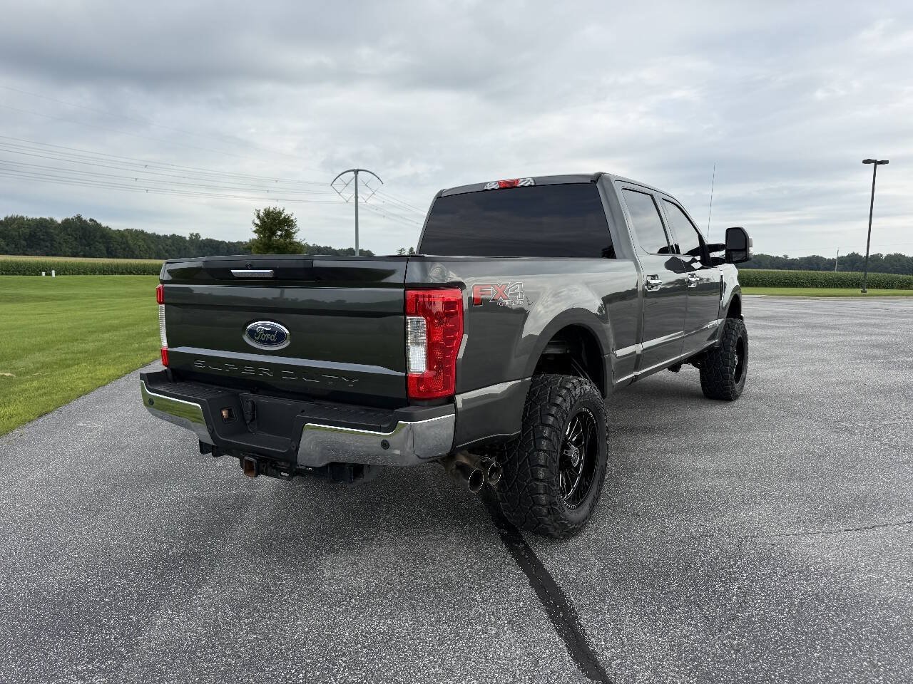 Used 2017 Ford F250 XLT w/ XLT Premium Package AWD/4WD image 8