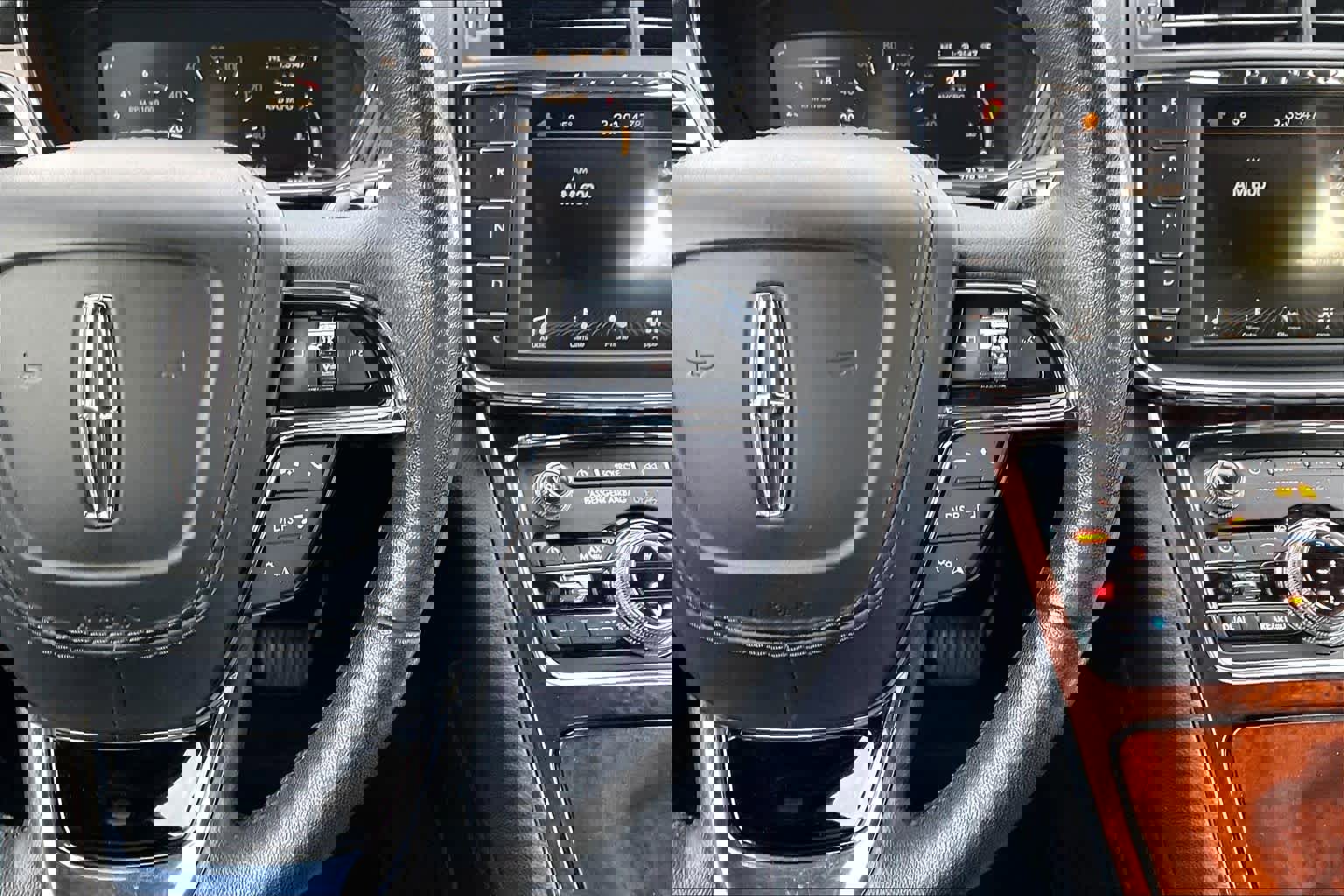 Used 2017 Lincoln Continental Premiere image 26