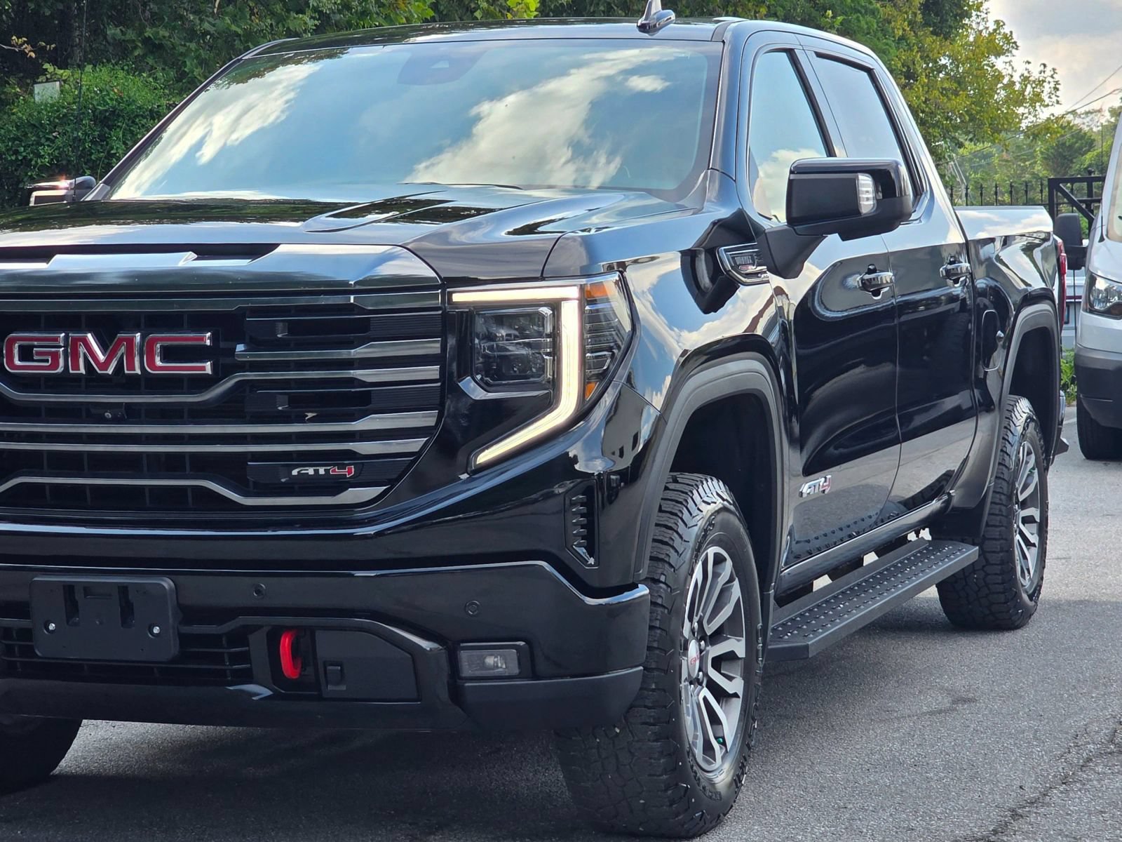 Used 2023 GMC Sierra 1500 AT4 w/ Technology Package AWD/4WD image 3