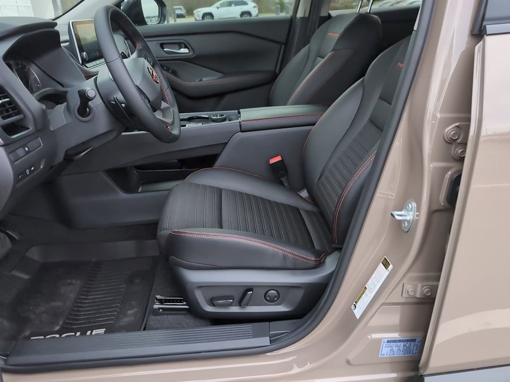 Used 2025 Nissan Rogue SV image 9