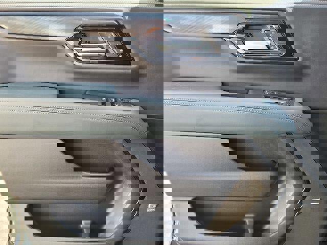 New 2025 GMC Yukon AT4 w/ AT4 Premium Package image 18