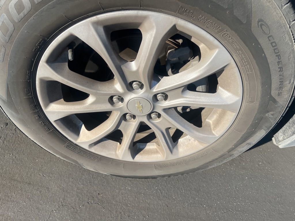 Used 2021 Chevrolet Equinox LS w/ LS Convenience Package image 4