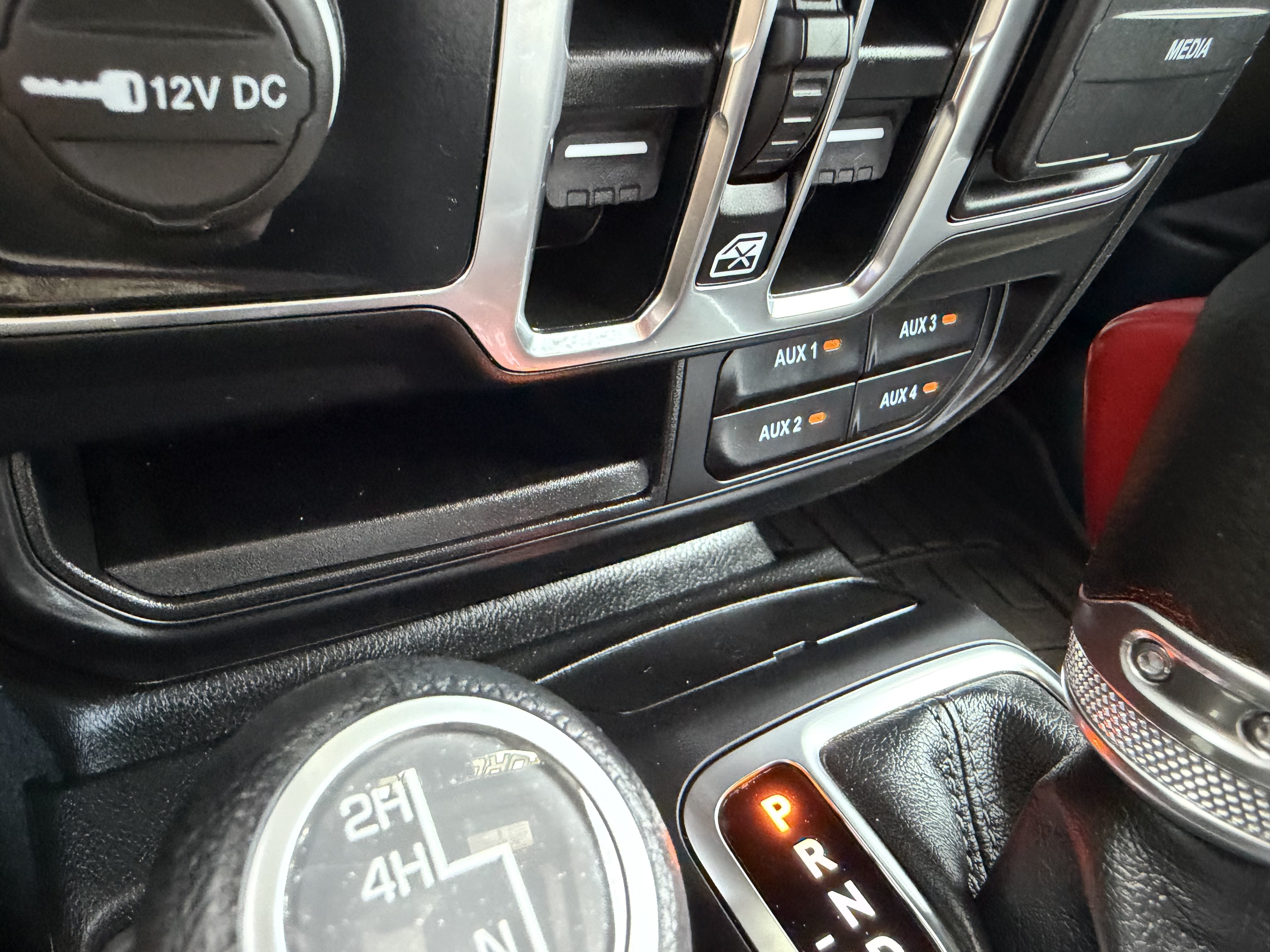 Used 2024 Jeep Gladiator Sport AWD/4WD image 25