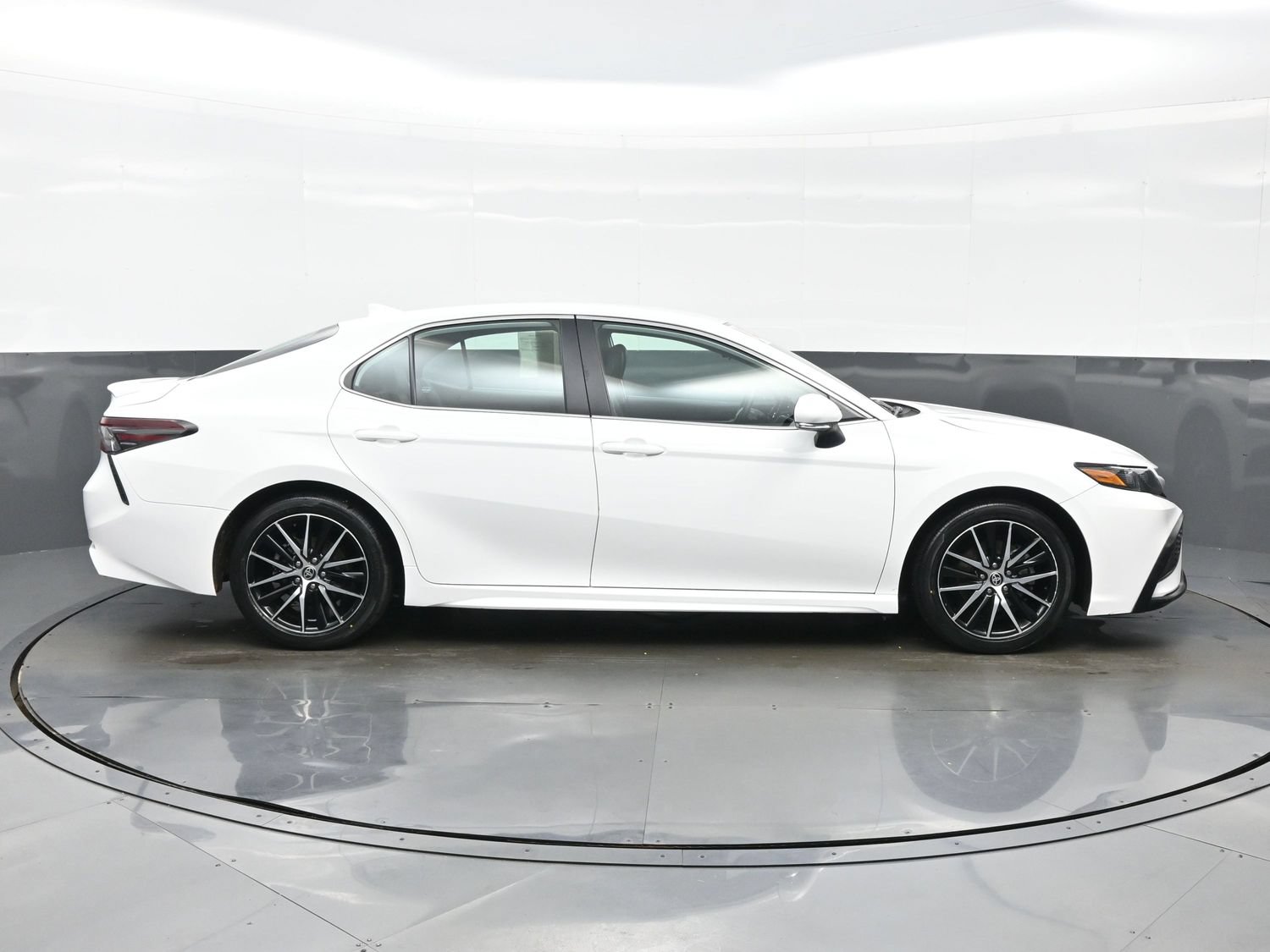 Used 2024 Toyota Camry SE AWD/4WD image 7