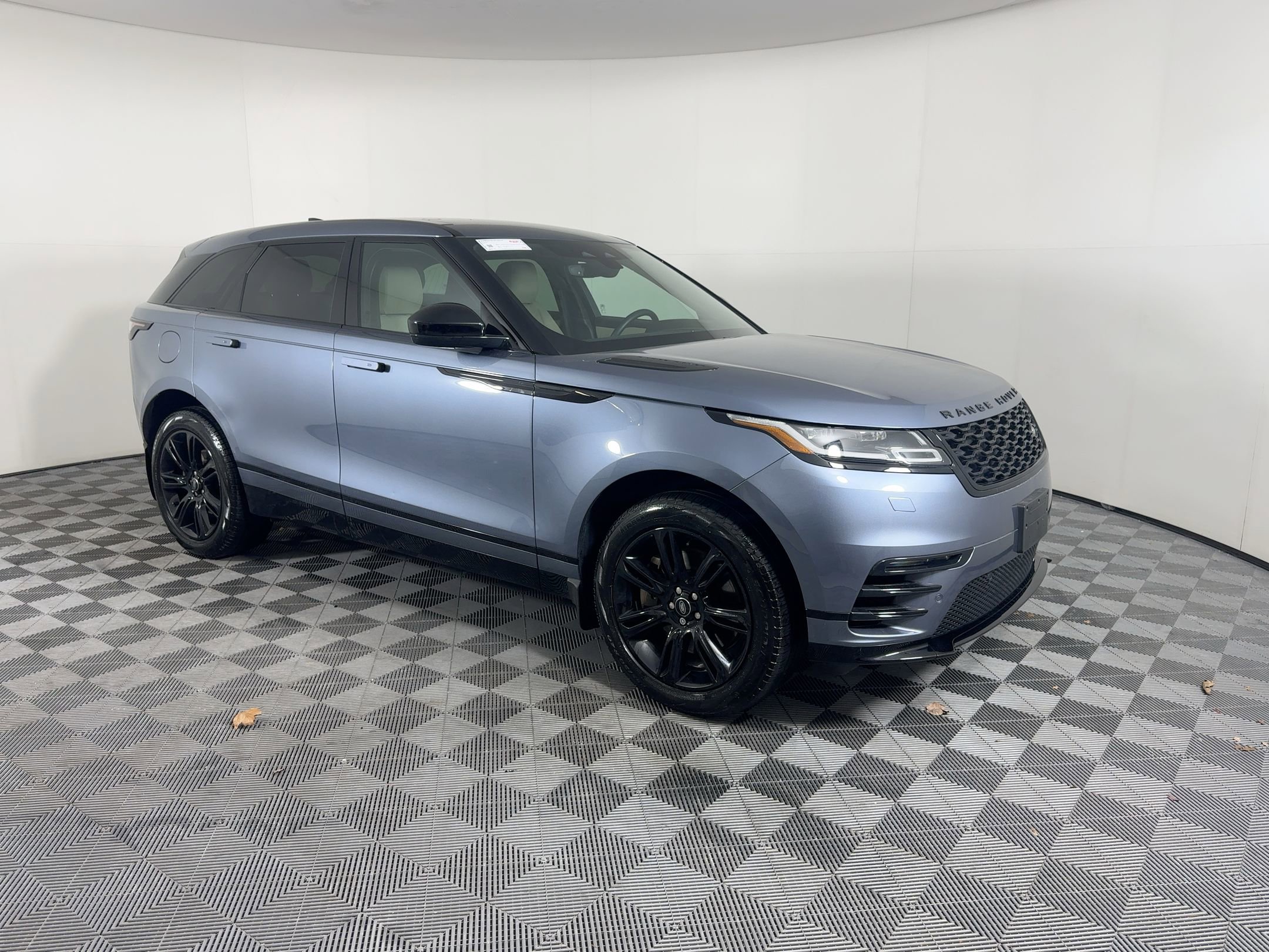 Used 2023 Land Rover Range Rover Velar R-Dynamic S image 36