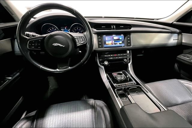 Used 2016 Jaguar XF Prestige AWD/4WD image 12