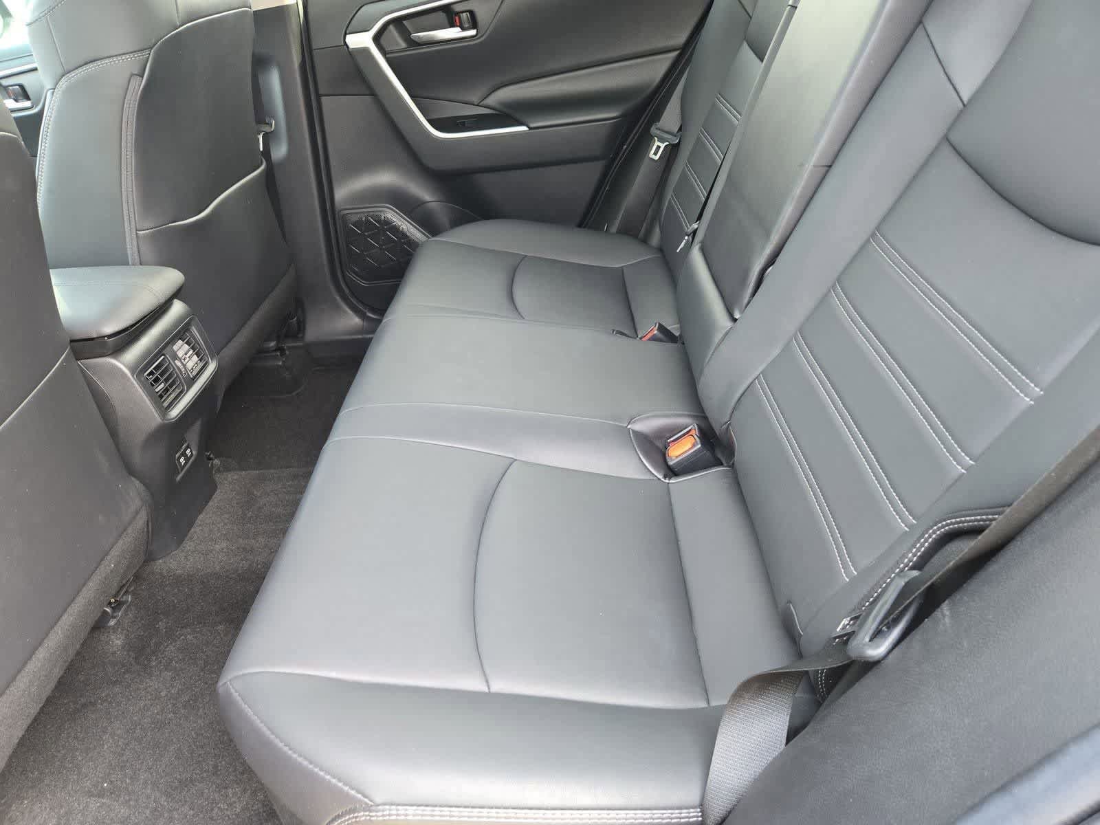Used 2021 Toyota RAV4 XLE Premium image 19