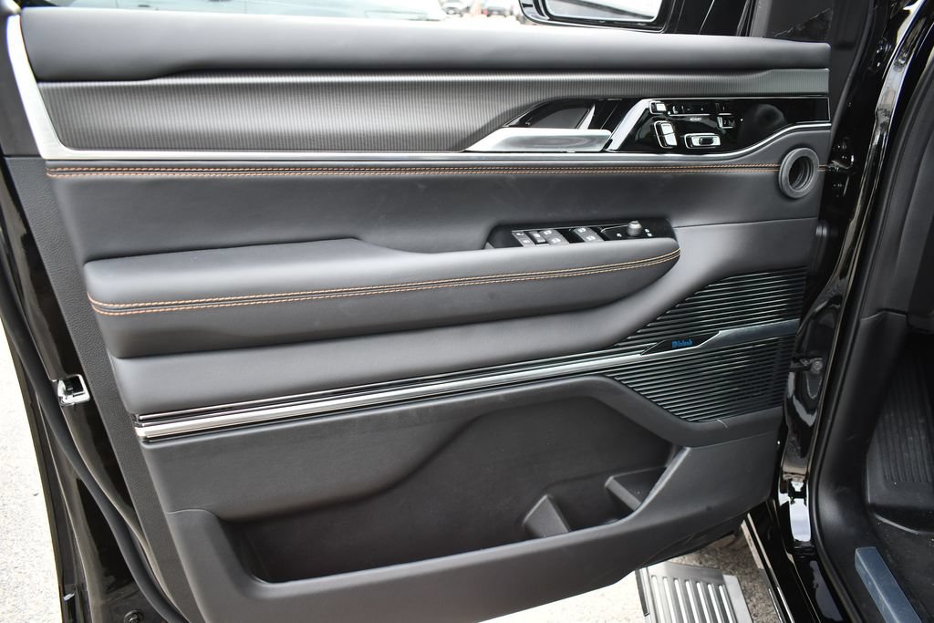 New 2026 Jeep Grand Wagoneer Summit AWD/4WD image 15