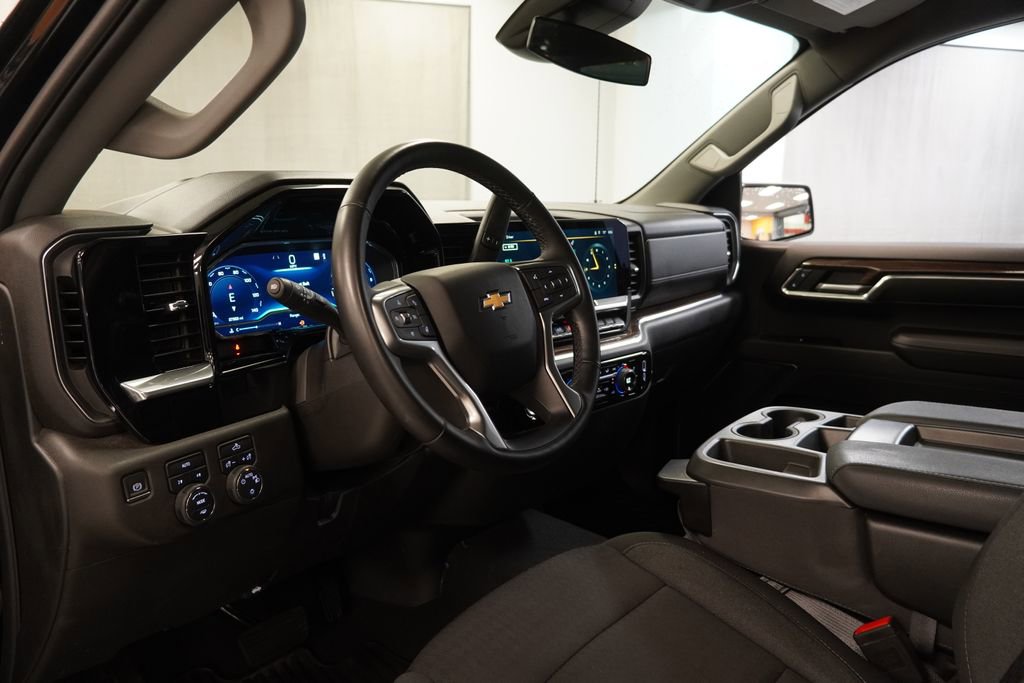 Used 2023 Chevrolet Silverado 1500 LT AWD/4WD image 5