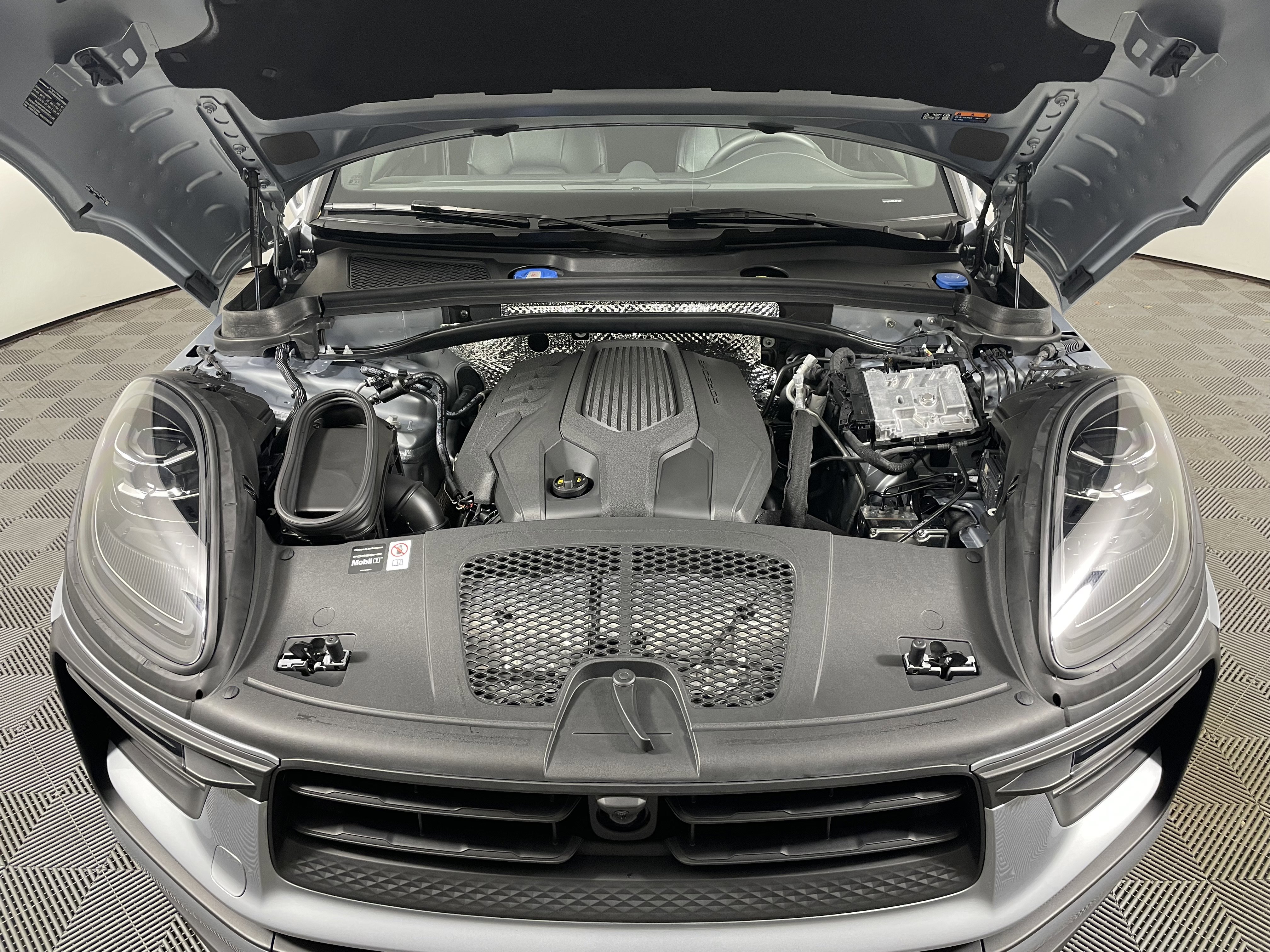 Used 2025 Porsche Macan image 22