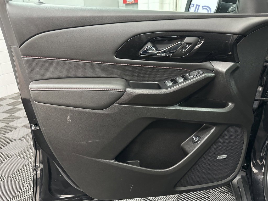 Used 2023 Chevrolet Traverse RS image 18