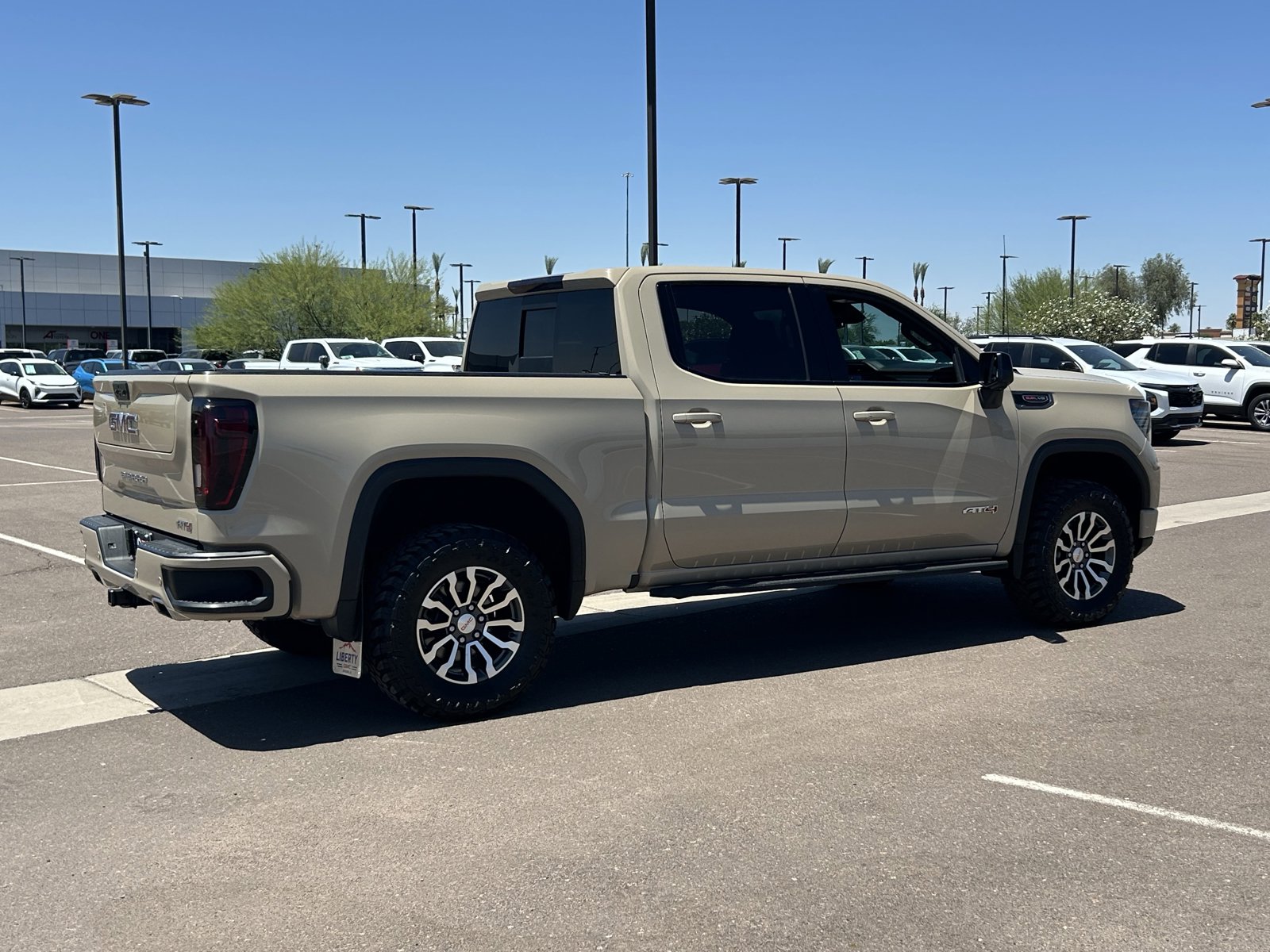 Used 2023 GMC Sierra 1500 AT4 w/ AT4 Premium Package AWD/4WD image 5