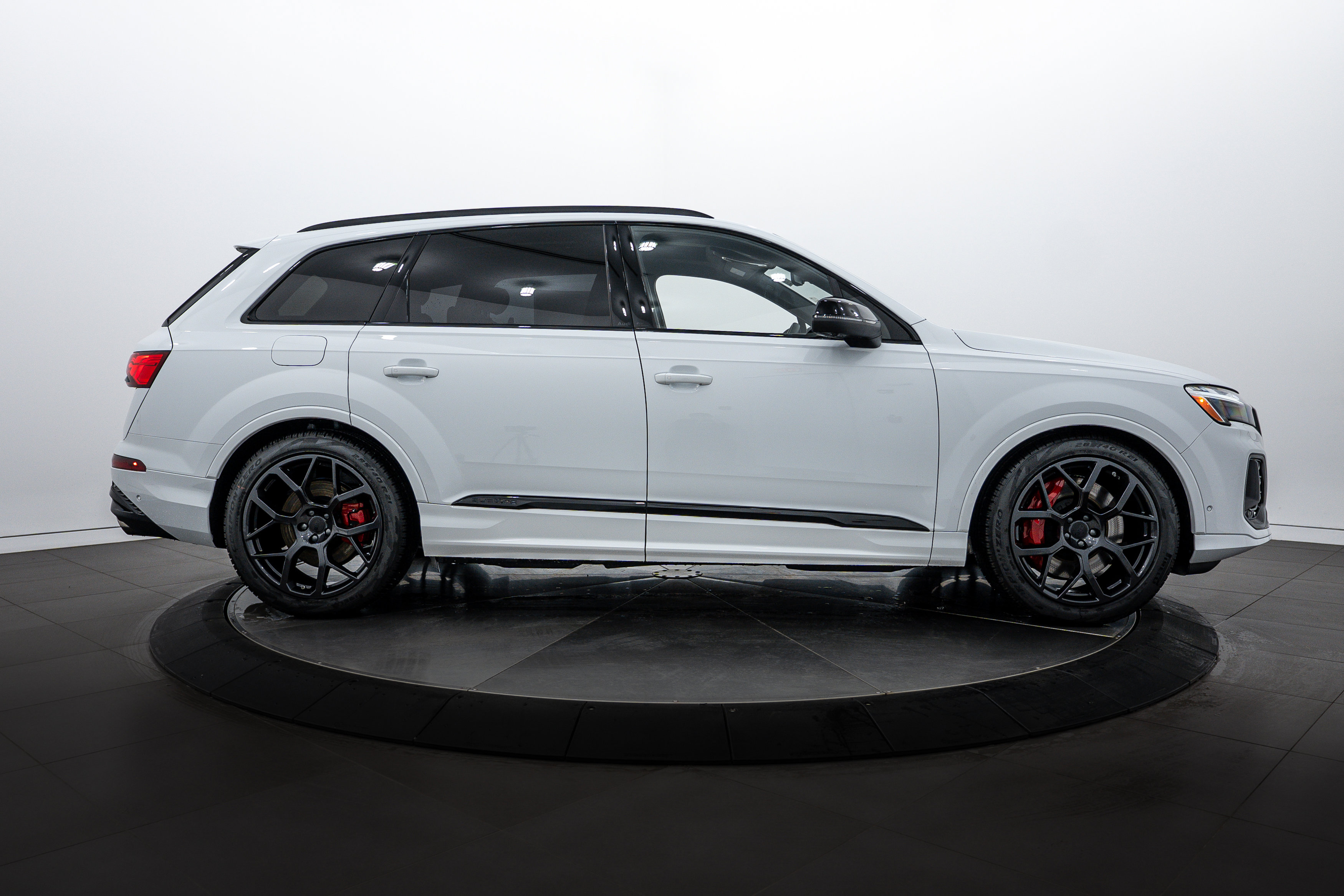 New 2026 Audi SQ7 Prestige image 3