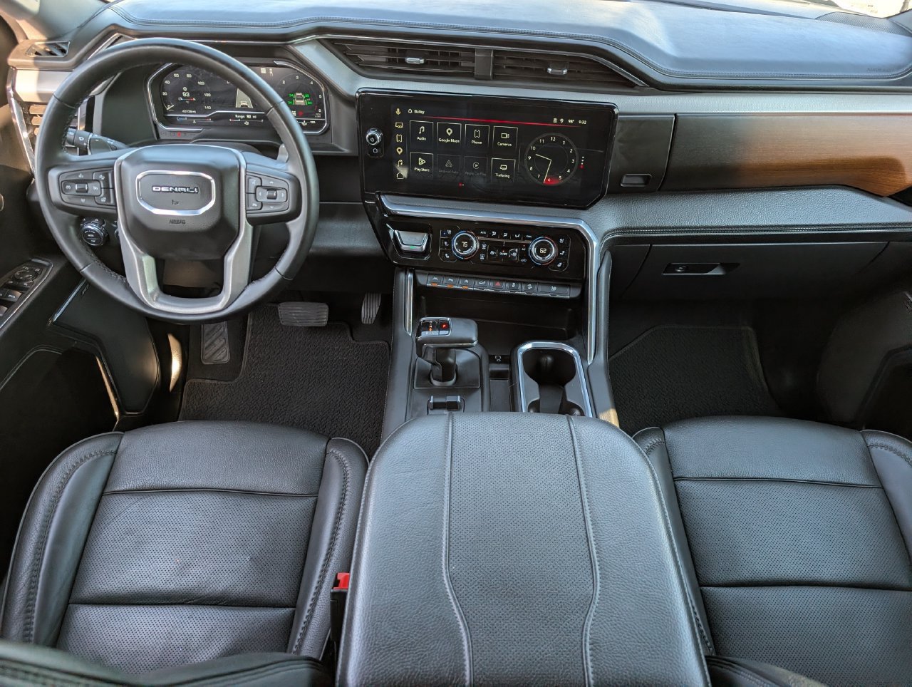Used 2024 GMC Sierra 1500 Denali AWD/4WD image 9