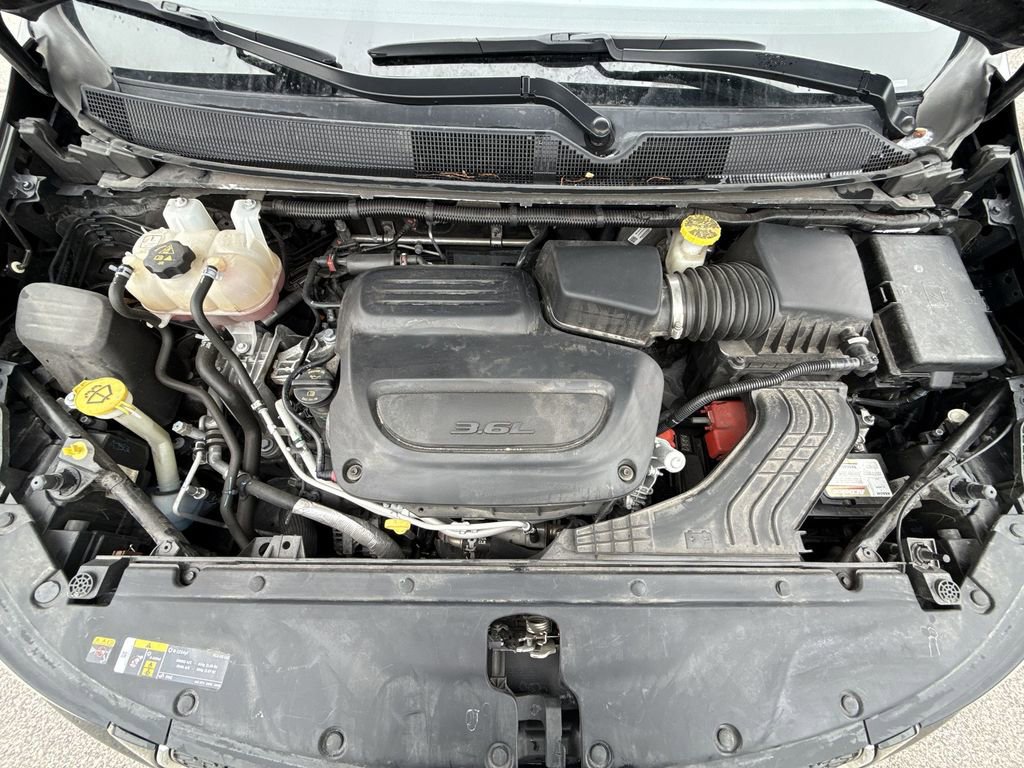 Used 2023 Chrysler Pacifica Touring-L image 17