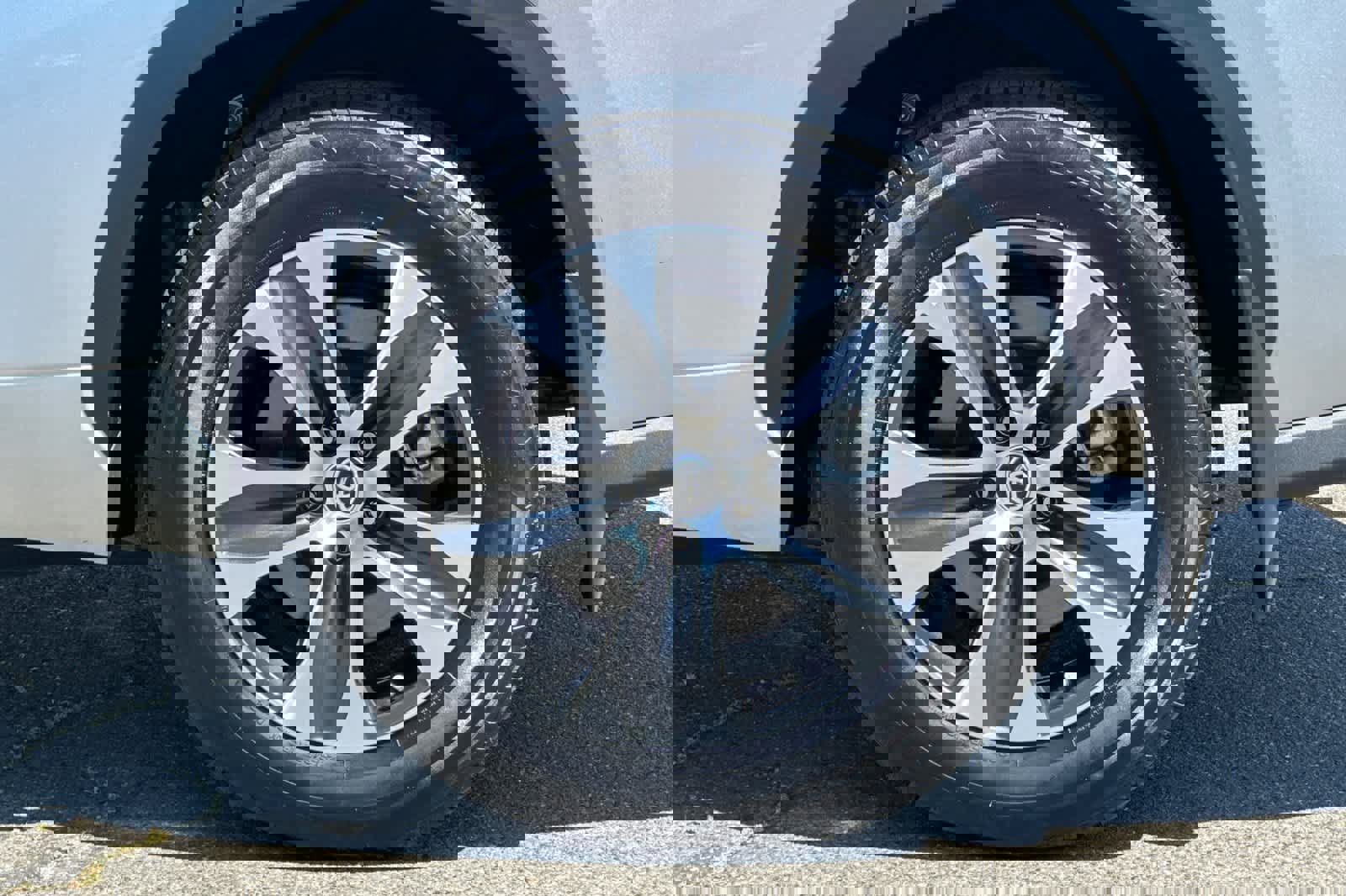 Used 2023 Toyota Highlander XLE image 32