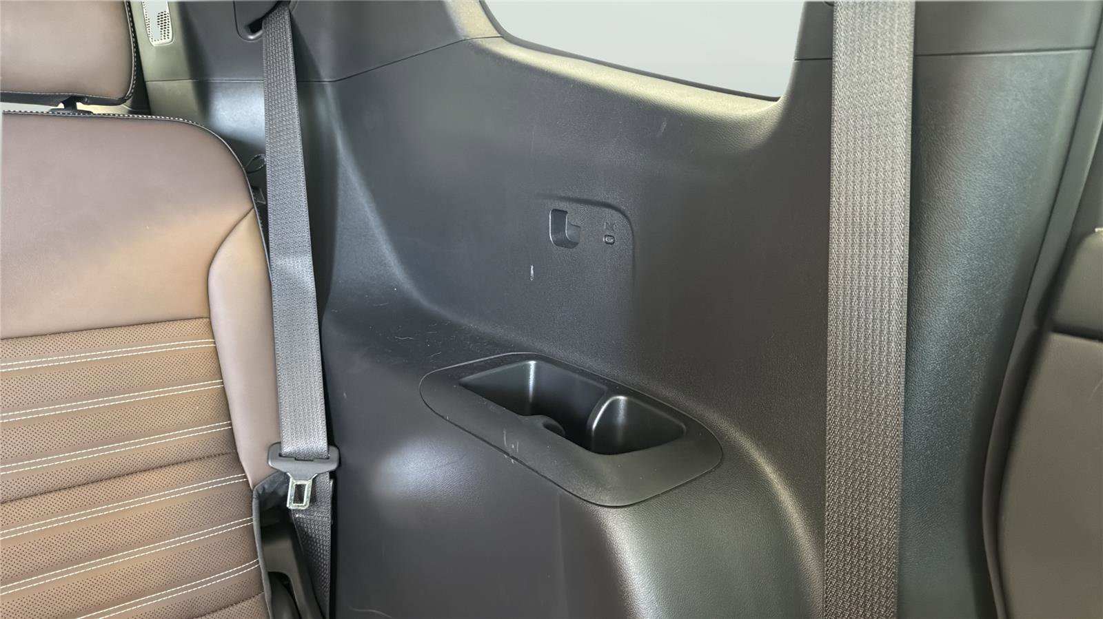Used 2026 GMC Acadia Denali Ultimate w/ LPO, Floor Liner Package AWD/4WD image 33