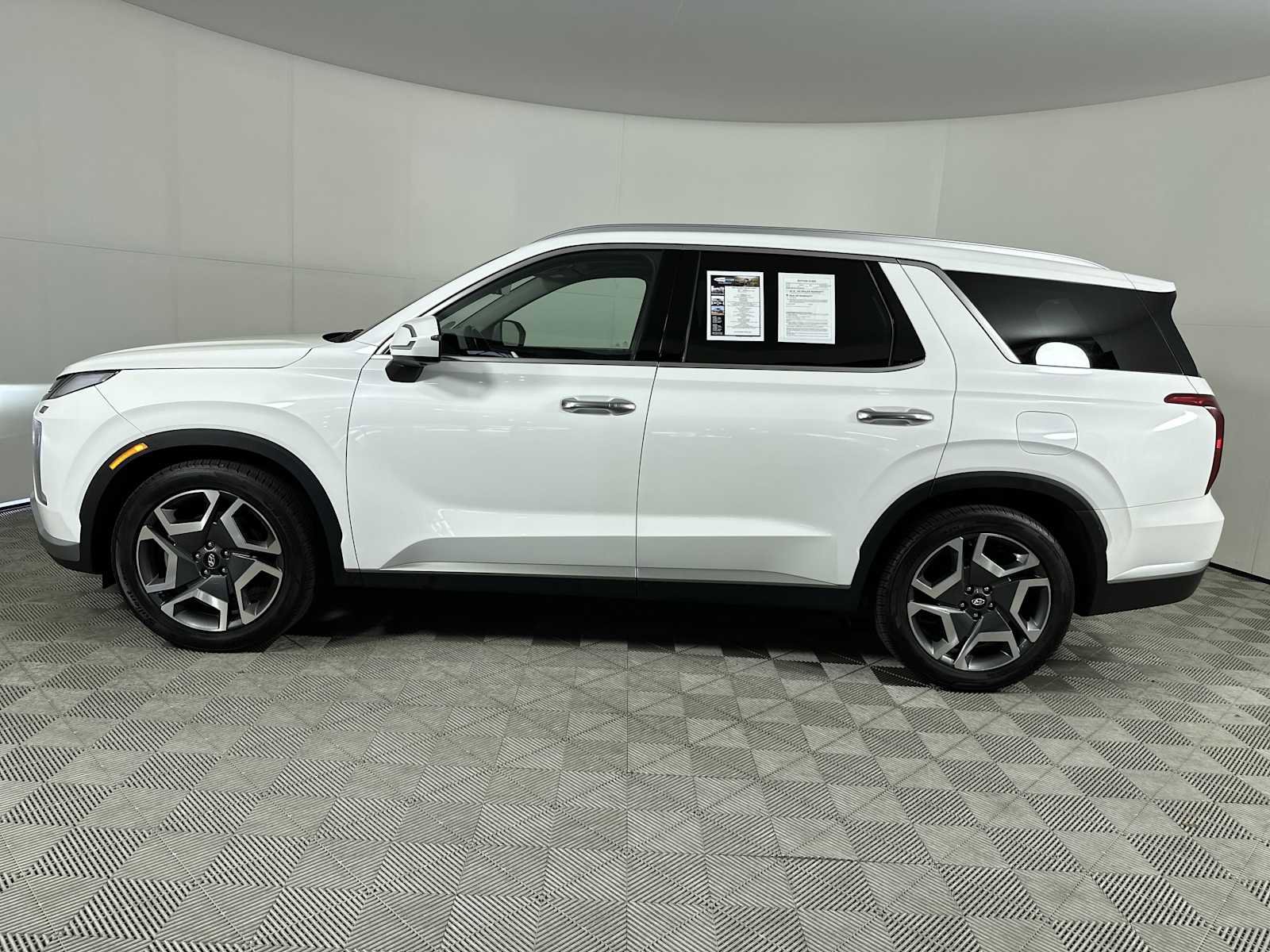 Used 2024 Hyundai Palisade Limited FWD image 5