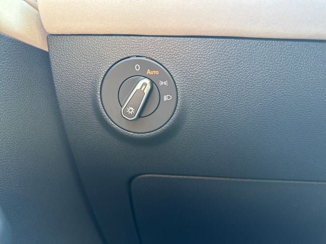 Used 2025 Volkswagen Taos SE FWD image 29