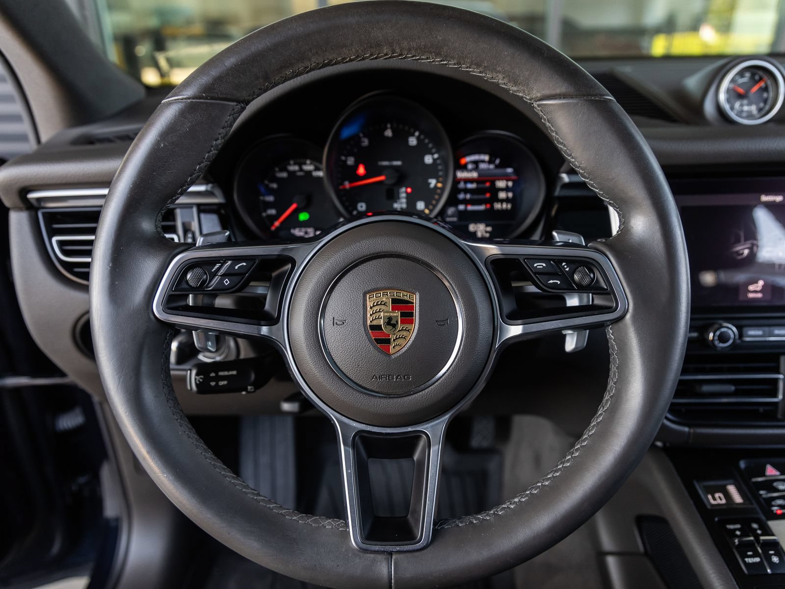 Certified 2021 Porsche Macan AWD/4WD image 24