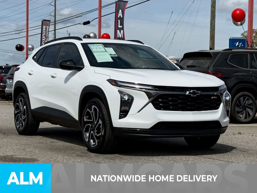 Used 2025 Chevrolet Trax RS w/ Sunroof Package image 4