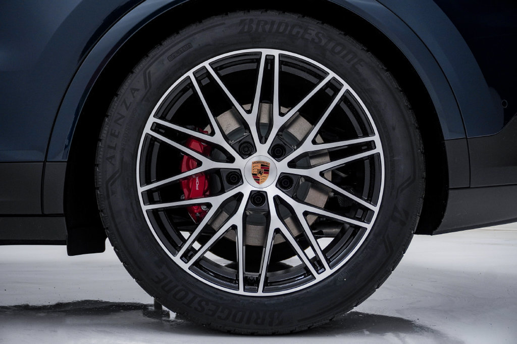 New 2026 Porsche Cayenne GTS AWD/4WD image 13