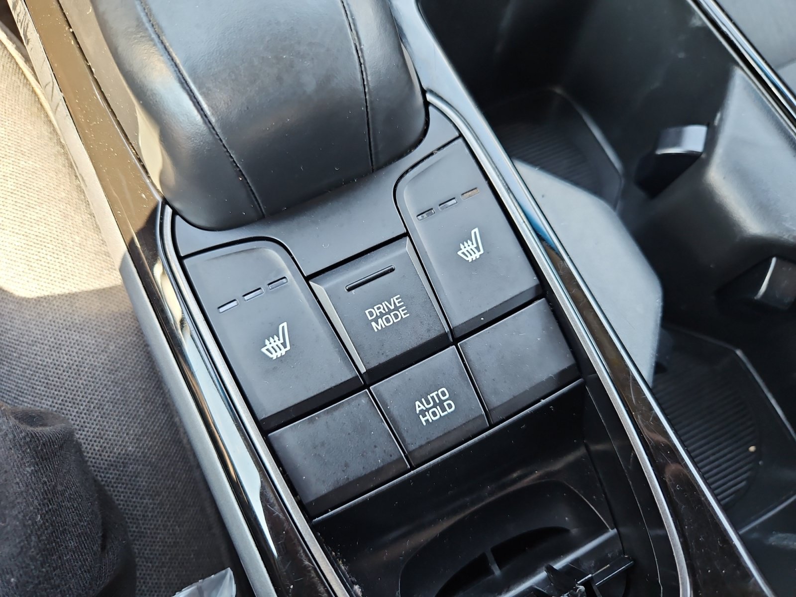 Used 2020 Hyundai Ioniq SE FWD image 22