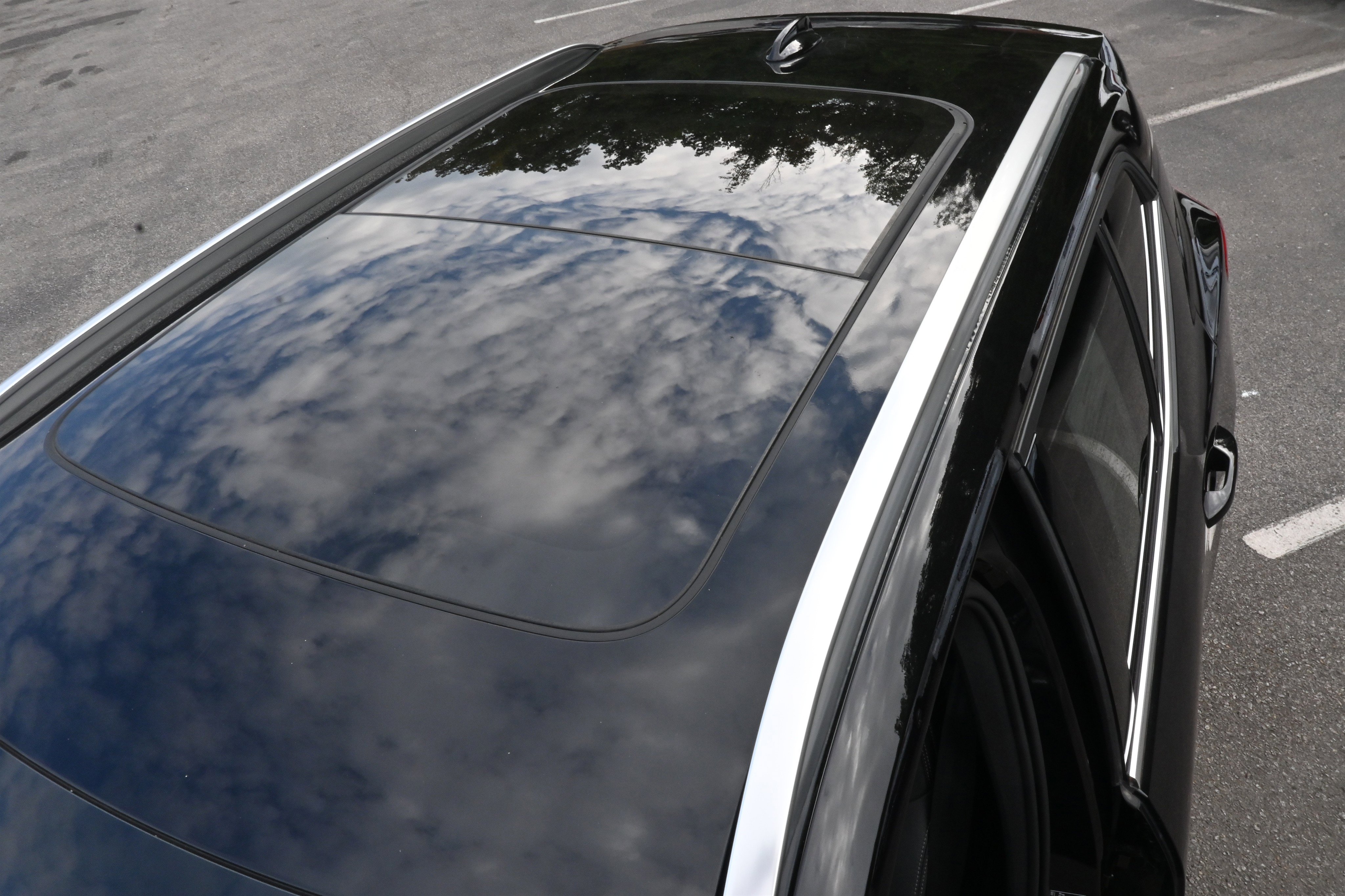 Used 2025 Volvo XC40 B5 Core image 14