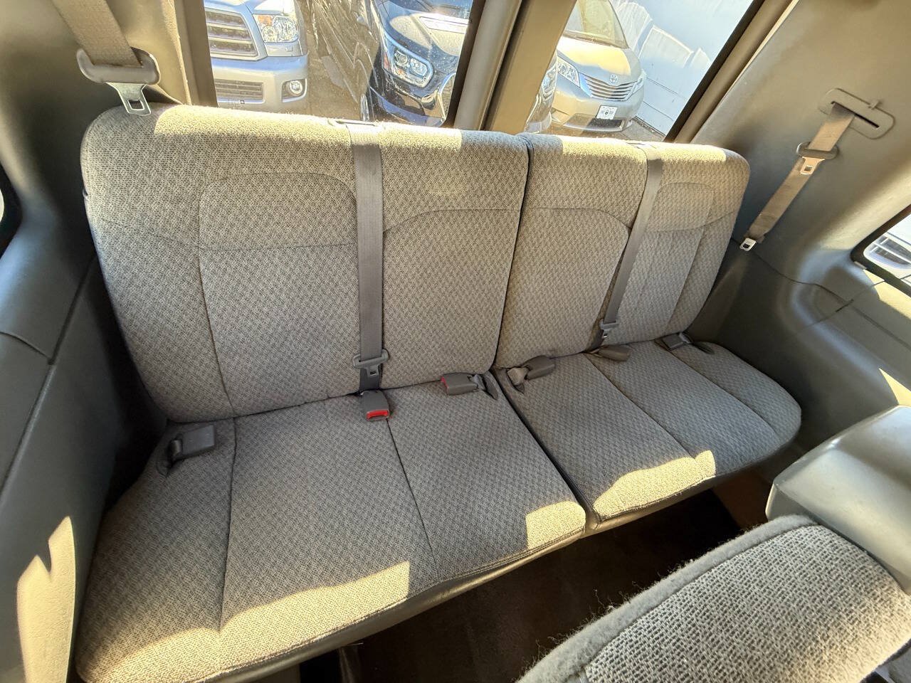 Used 2008 GMC Savana 3500 Extended Passenger w/ LT Preferred Equipment Group RWD image 21