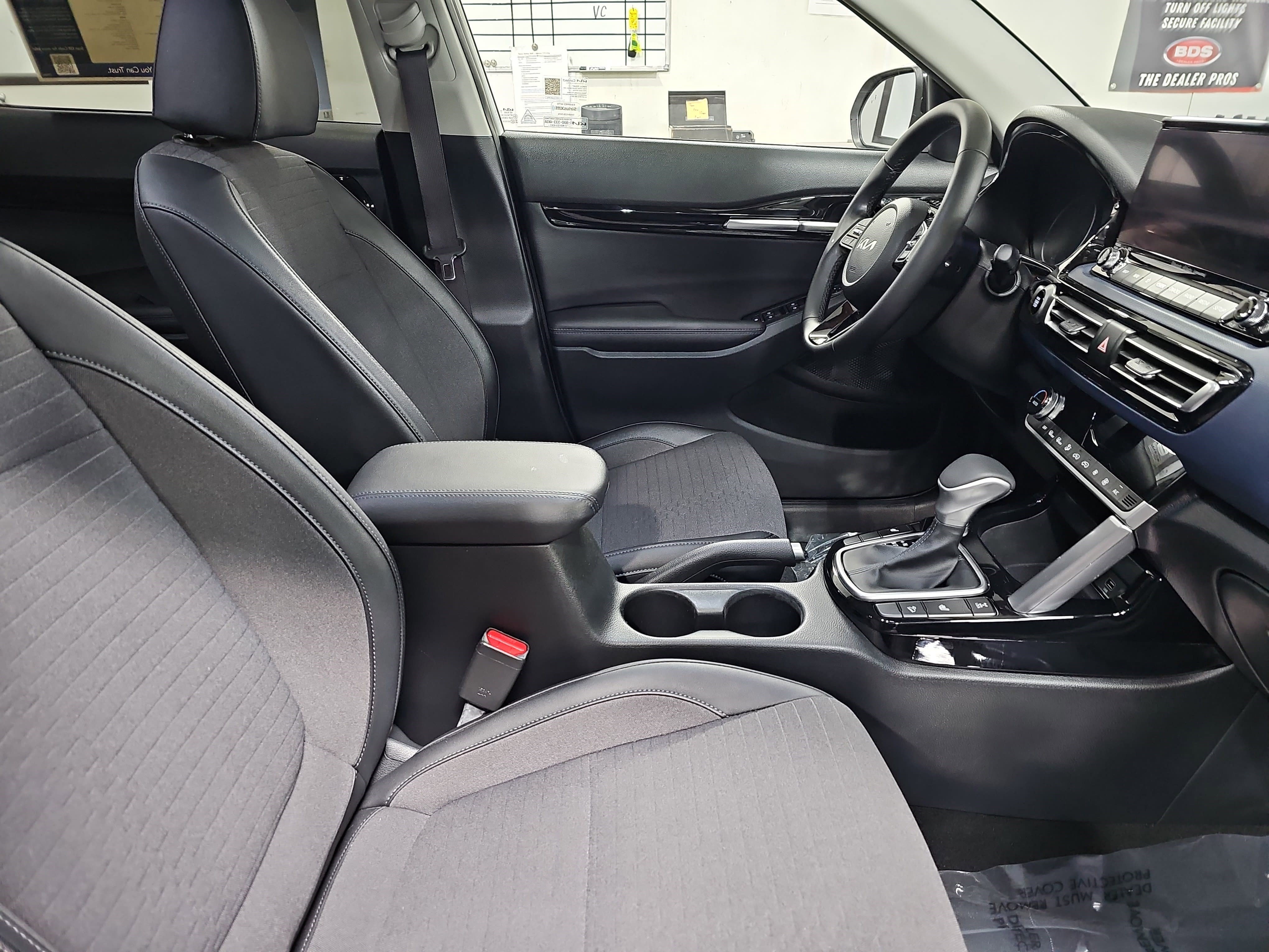 Used 2023 Kia Seltos Nightfall Edition image 10