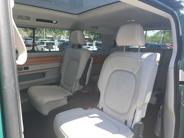 Used 2025 Volkswagen ID. Buzz Pro S Plus RWD image 6