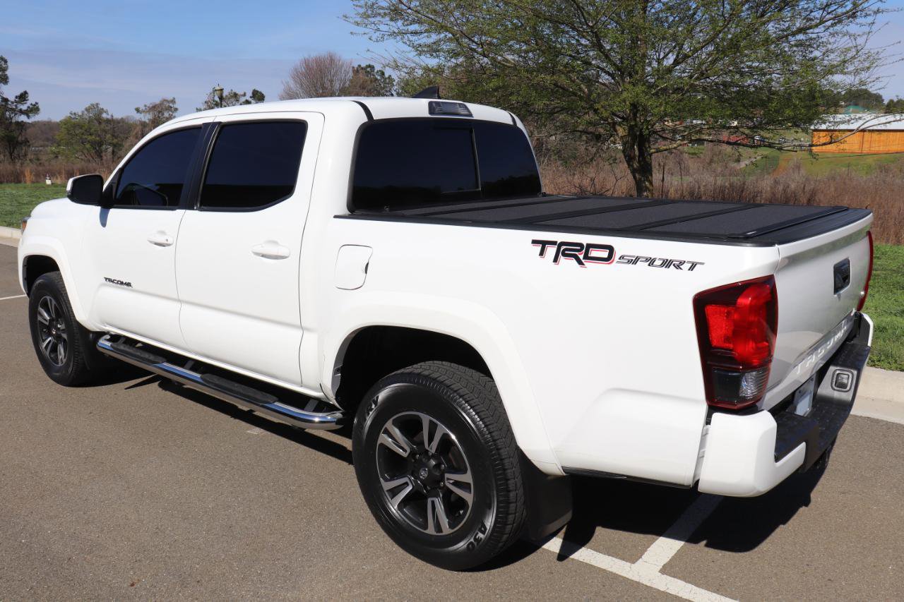 Used 2018 Toyota Tacoma TRD Sport image 10