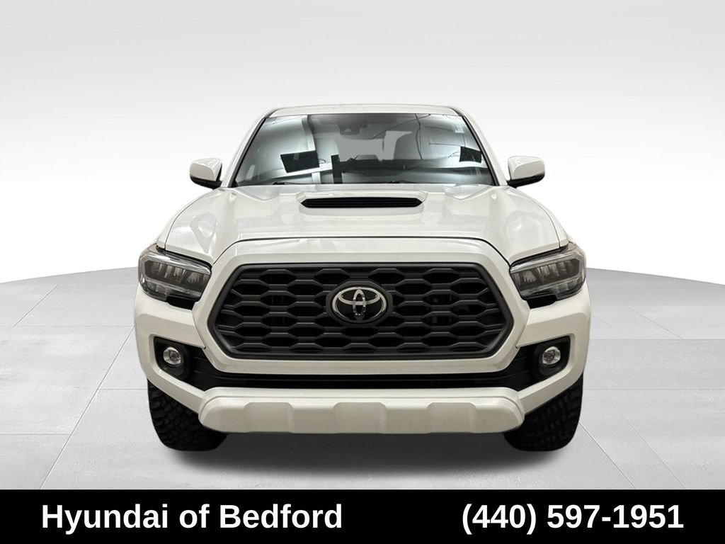 Used 2020 Toyota Tacoma TRD Sport w/ TRD Premium Sport Package AWD/4WD image 2
