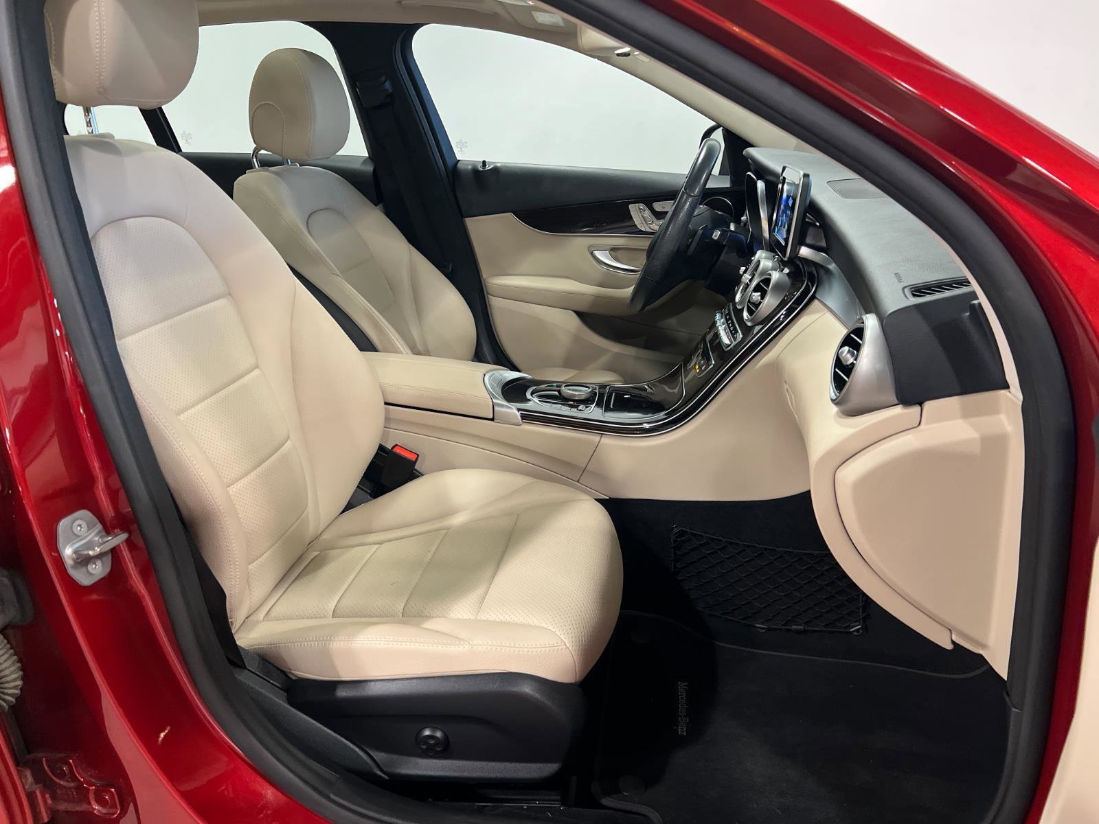 Used 2018 Mercedes-Benz C 300 4MATIC Sedan image 37