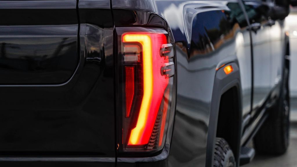 Used 2025 GMC Sierra 2500 AT4 image 10