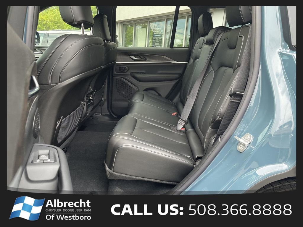 New 2026 Jeep Grand Cherokee Limited AWD/4WD image 12