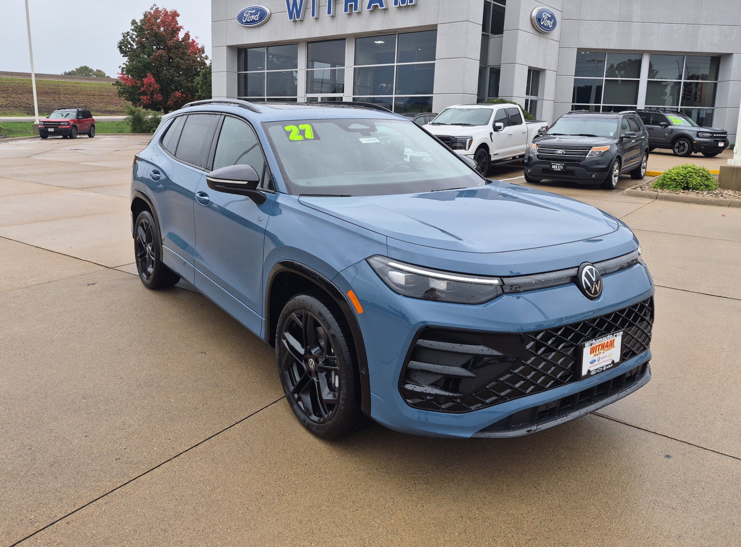 New 2026 Volkswagen Tiguan SE R-Line AWD/4WD image 2