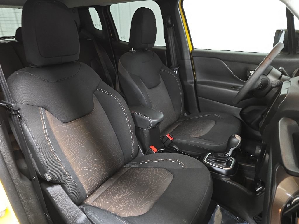 Used 2023 Jeep Renegade Latitude AWD/4WD image 14