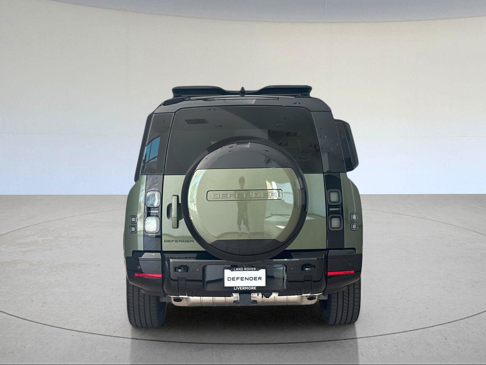 New 2026 Land Rover Defender 130 X-Dynamic SE AWD/4WD image 5