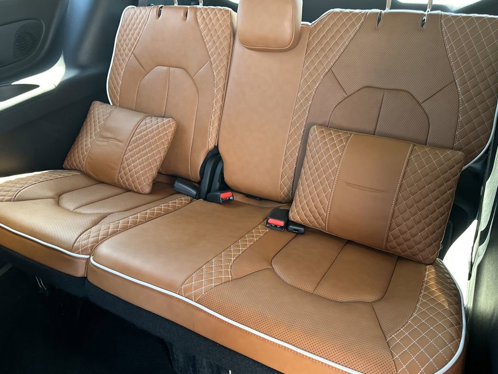 Used 2024 Chrysler Pacifica Pinnacle image 16