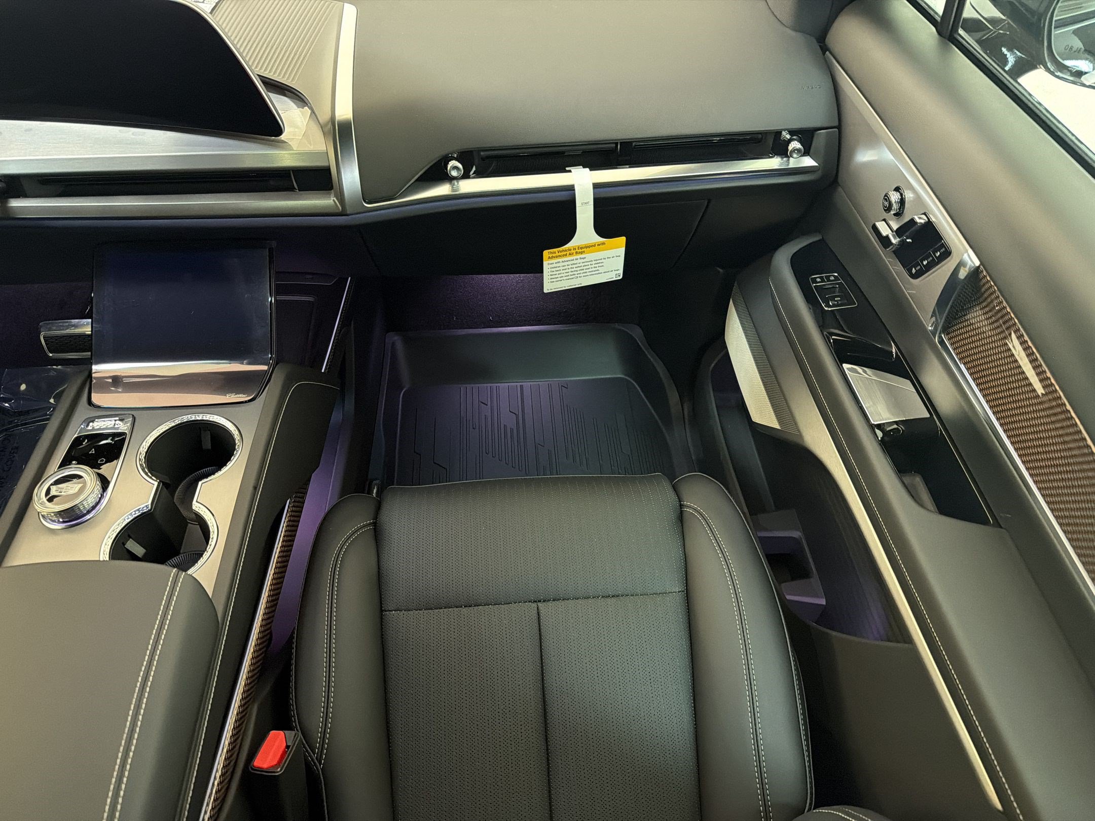 New 2027 Cadillac Vistiq Sport w/ LPO, Floor Liner Package AWD/4WD image 28