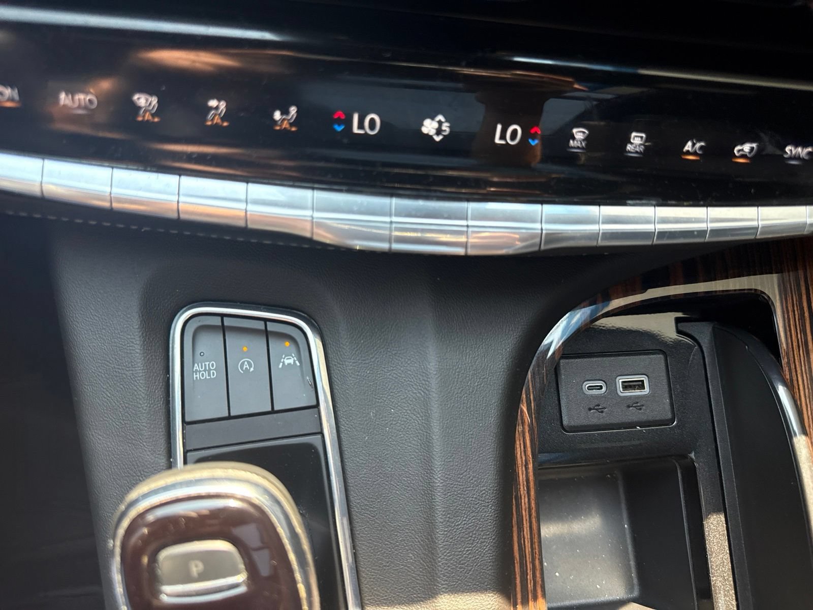 Used 2023 Cadillac Escalade Premium Luxury AWD/4WD image 32