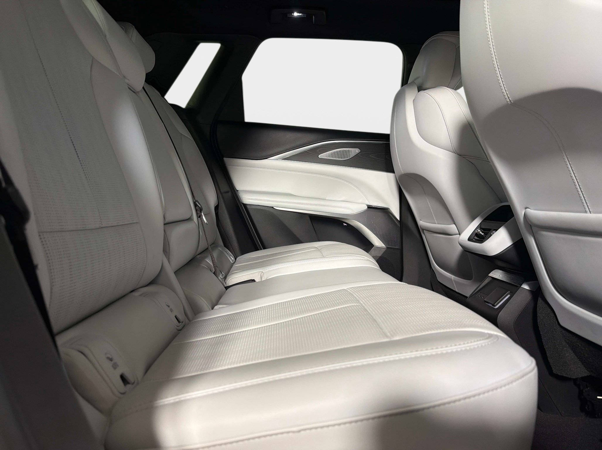 Used 2024 Cadillac Lyriq Luxury RWD image 27