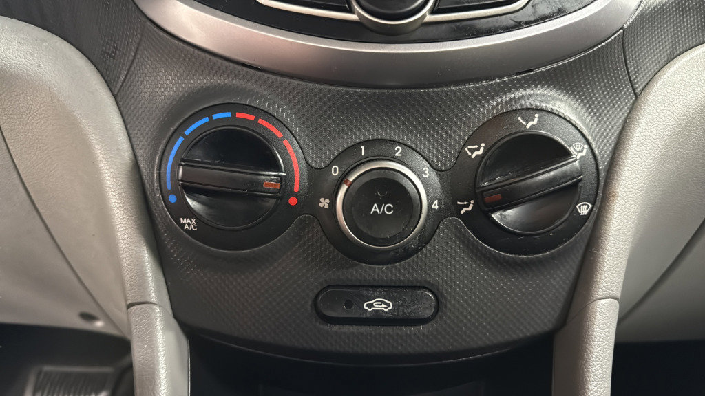 Used 2016 Hyundai Accent SE image 26