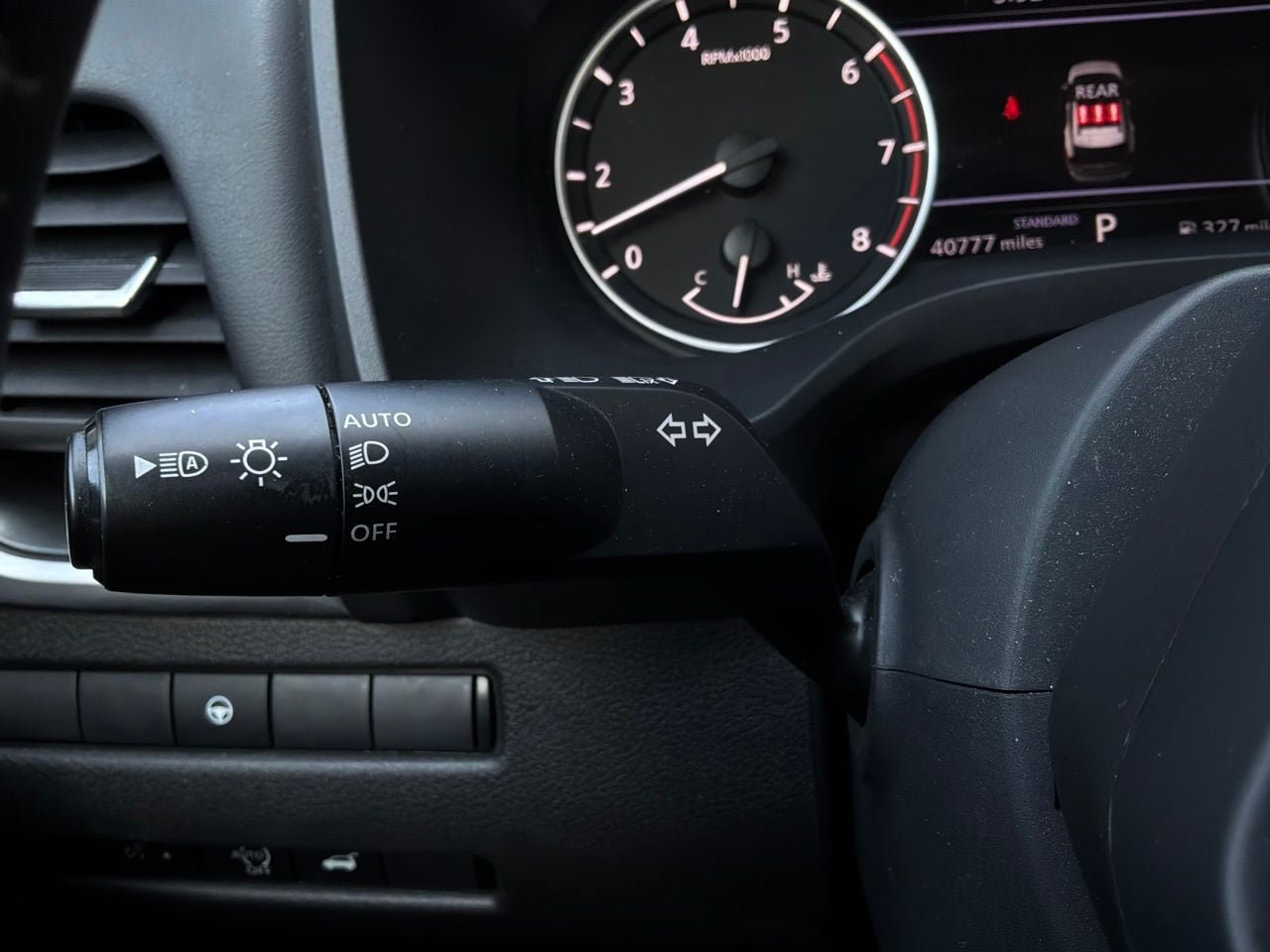Used 2025 Nissan Rogue SV FWD image 35