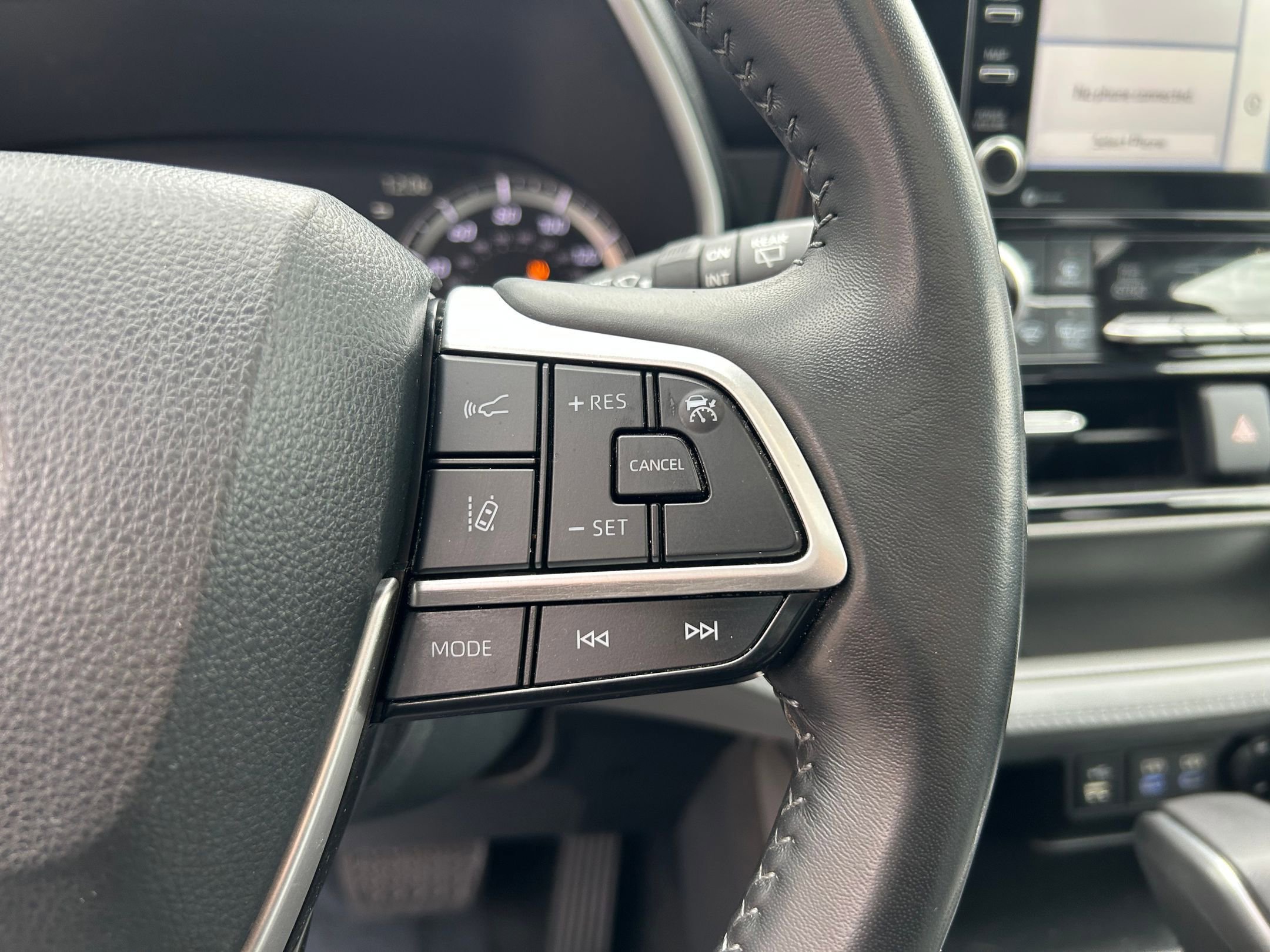 Used 2022 Toyota Highlander XLE AWD/4WD image 14