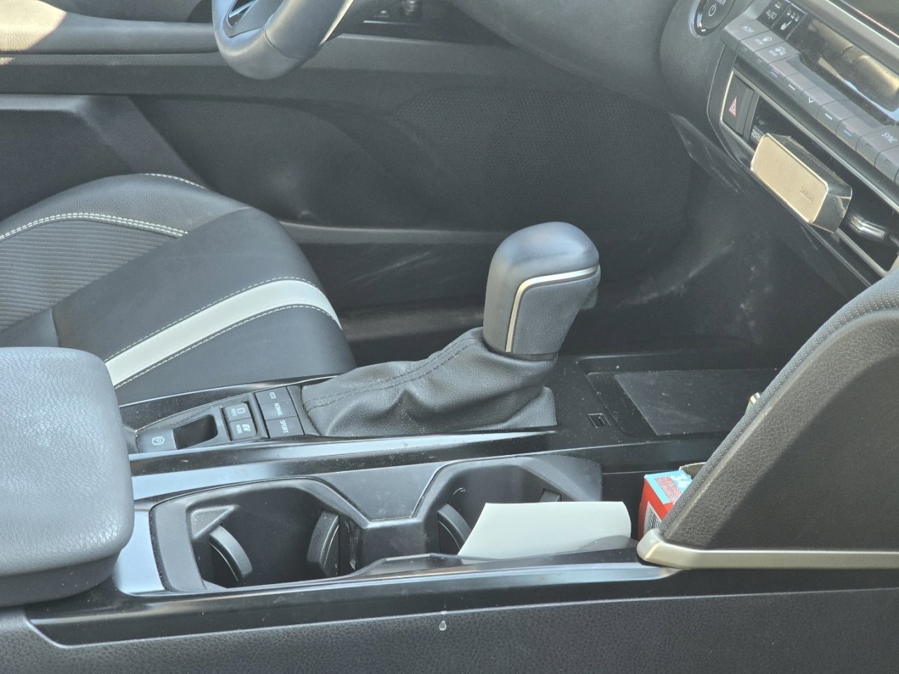 Used 2025 Toyota Camry SE w/ Convenience Package image 15