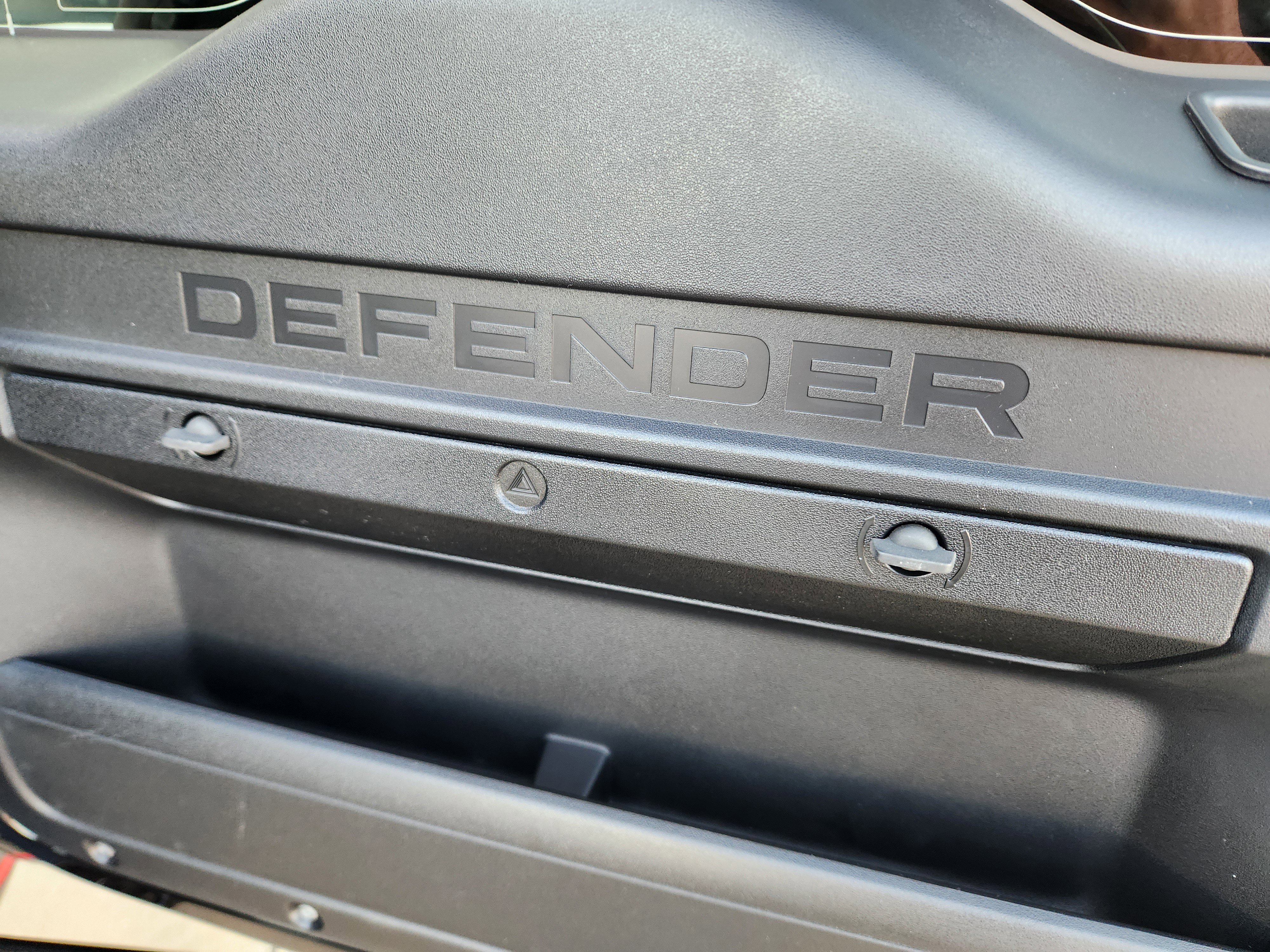 New 2026 Land Rover Defender 110 X-Dynamic SE image 34