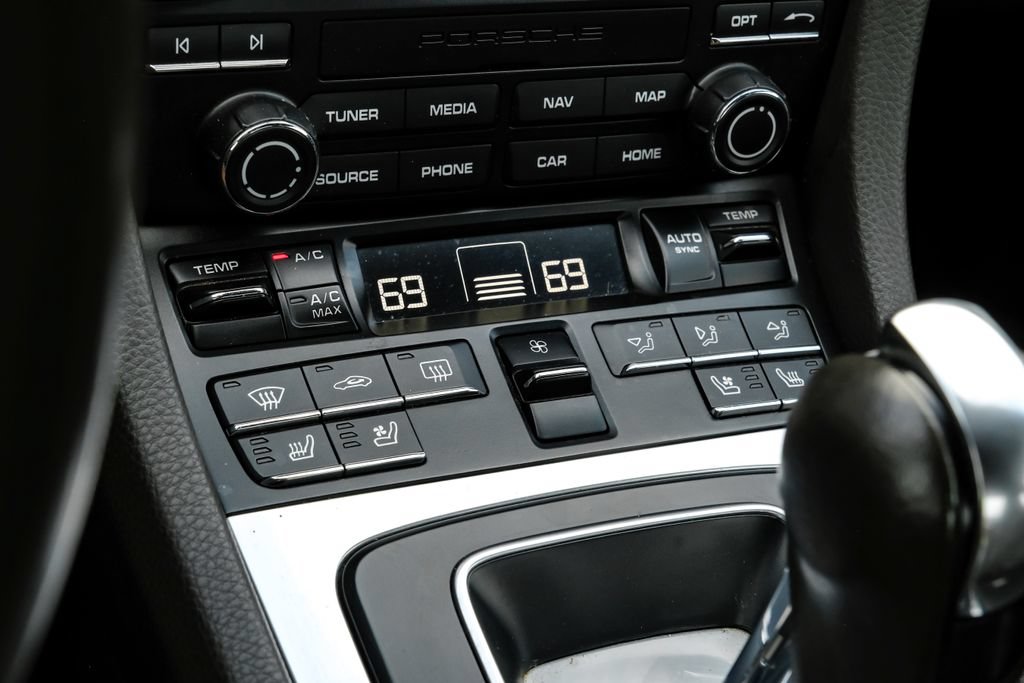Used 2019 Porsche 911 Carrera RWD image 24