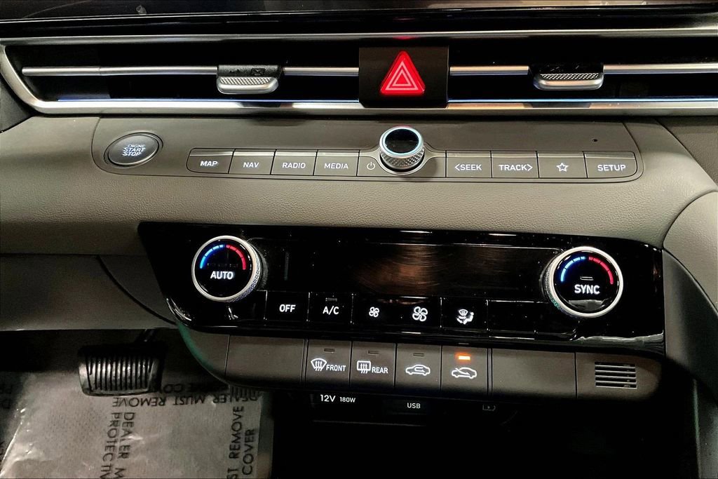 Used 2024 Hyundai Elantra SEL image 15